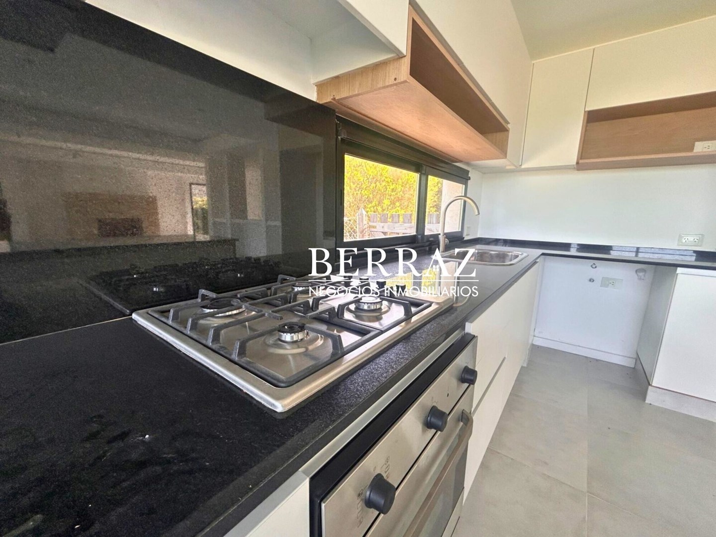 Casa venta 6 ambientes en El Cantón barrio Golf Escobar lote de 900 m2