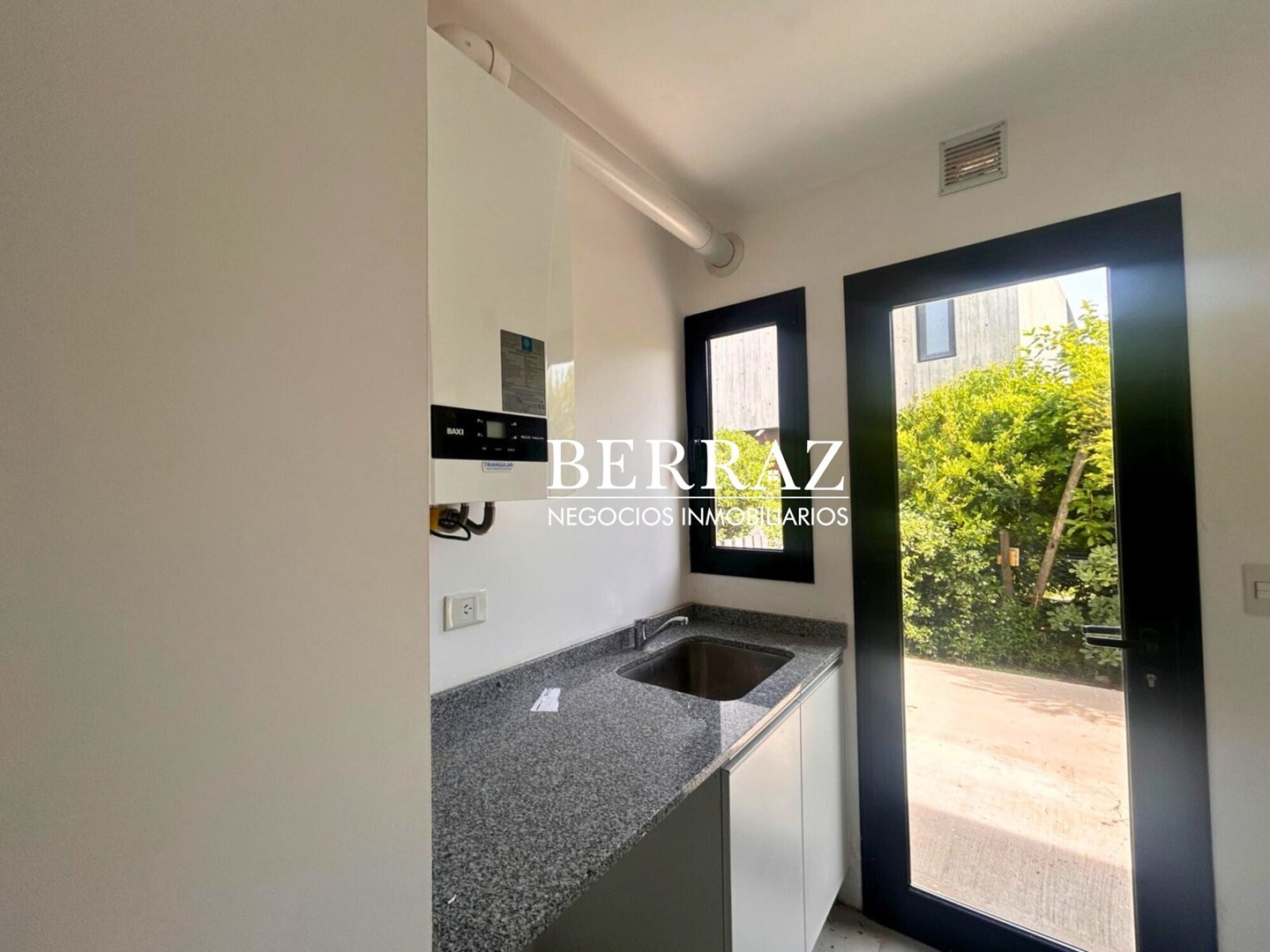 Casa venta 6 ambientes en El Cantón barrio Golf Escobar lote de 900 m2