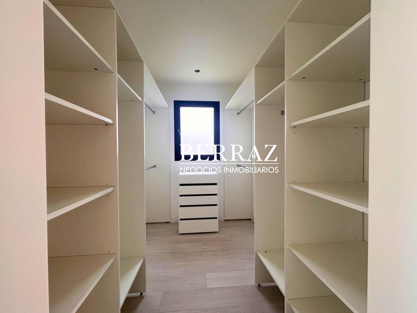 Casa venta 6 ambientes en El Cantón barrio Golf Escobar lote de 900 m2