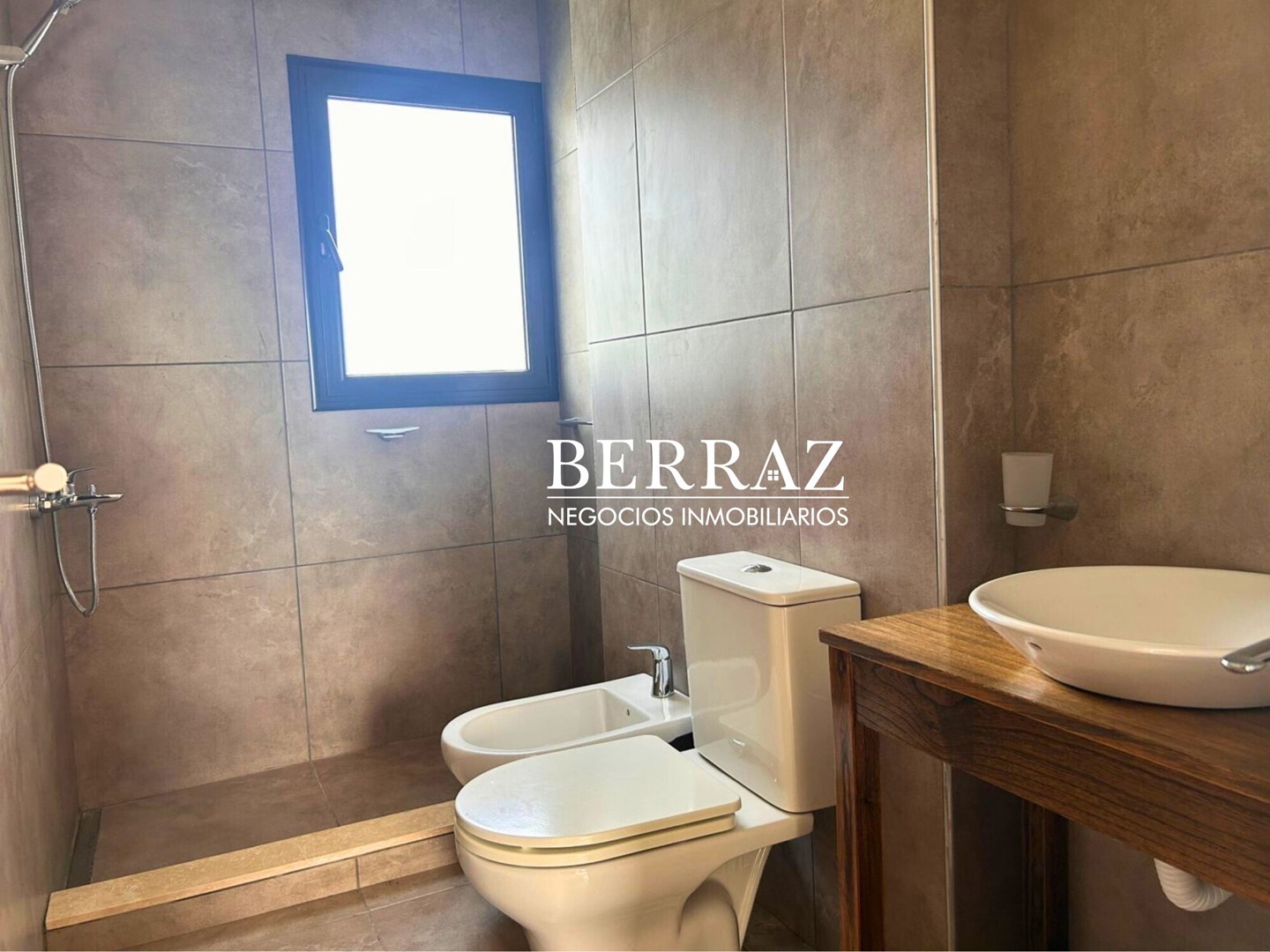 Casa venta 6 ambientes en El Cantón barrio Golf Escobar lote de 900 m2