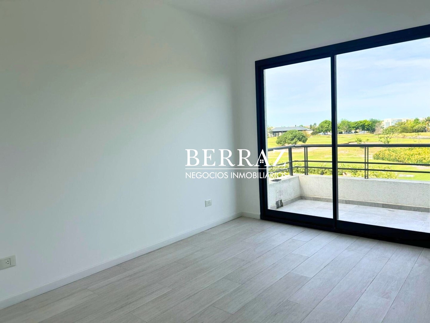 Casa venta 6 ambientes en El Cantón barrio Golf Escobar lote de 900 m2