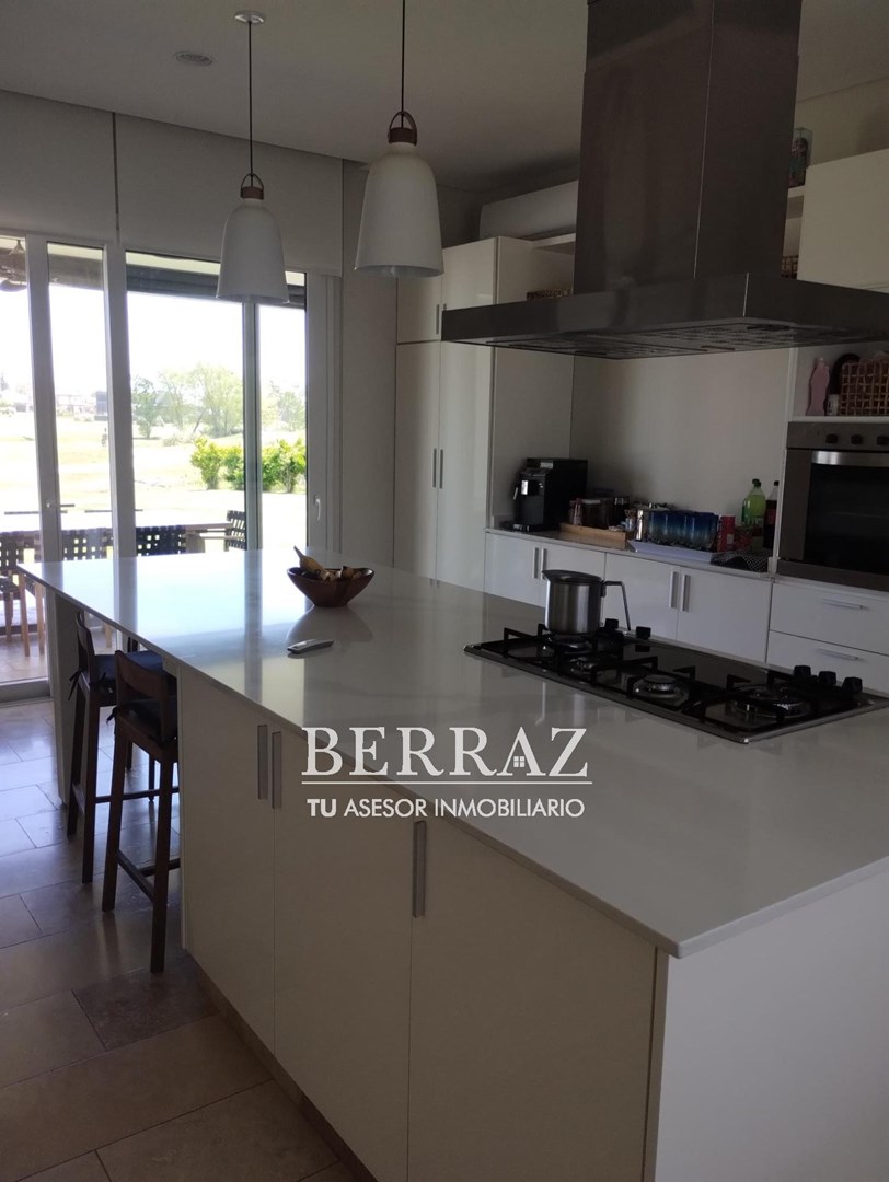 Casa venta 7 ambientes con vista al golf en La Calesa Pilará Pilar lote de 1000 m2