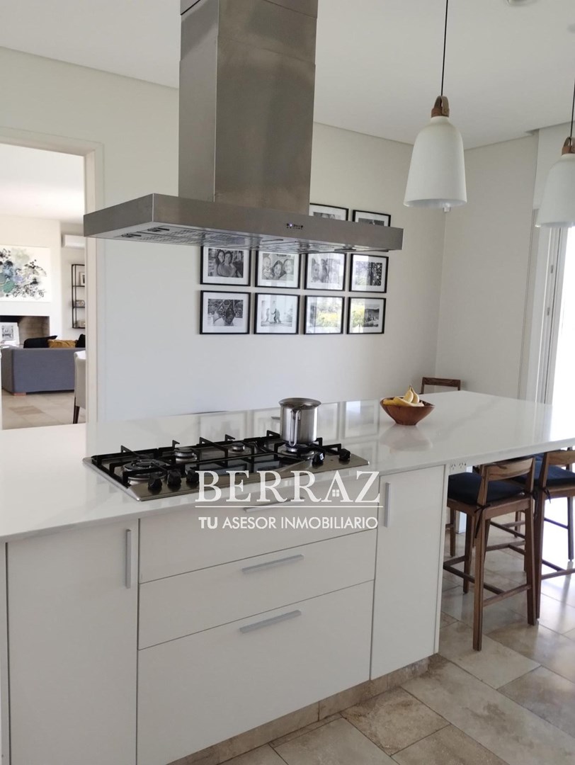 Casa venta 7 ambientes con vista al golf en La Calesa Pilará Pilar lote de 1000 m2
