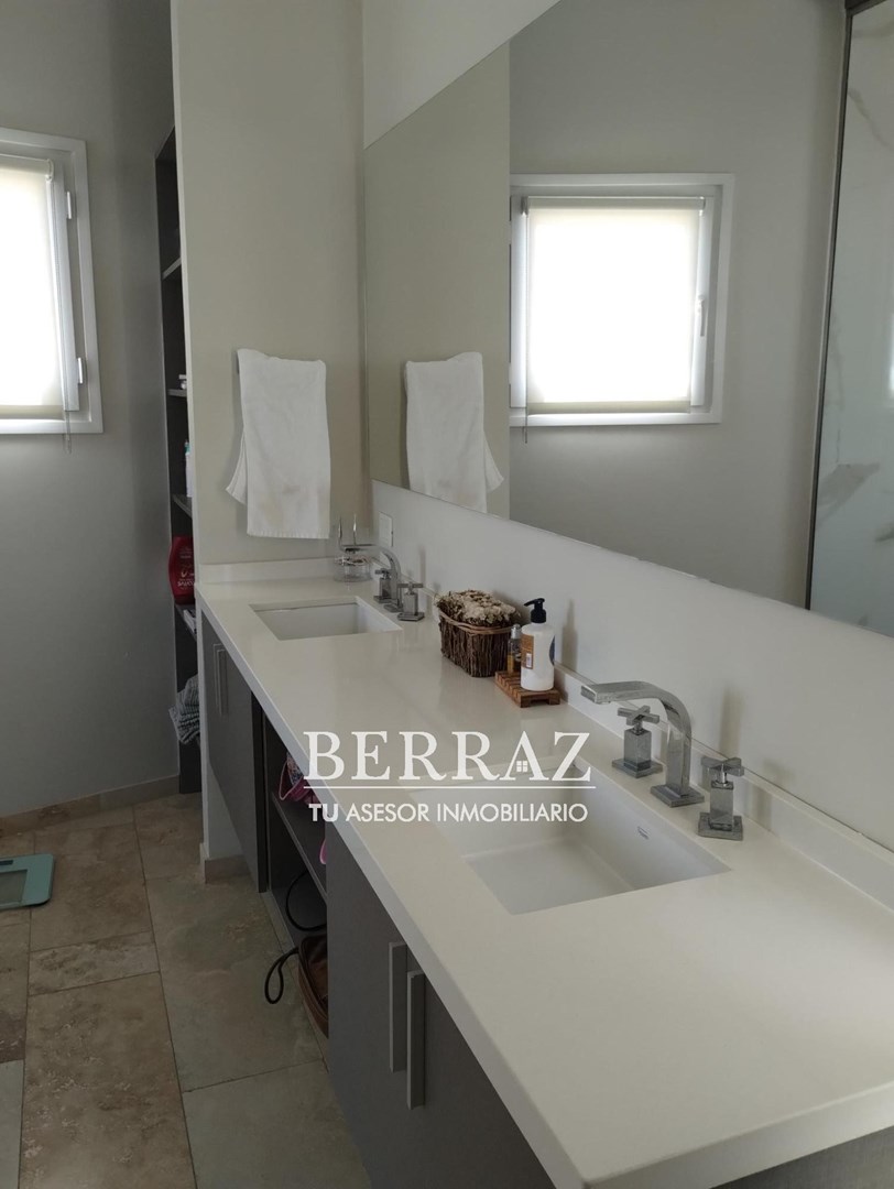 Casa venta 7 ambientes con vista al golf en La Calesa Pilará Pilar lote de 1000 m2