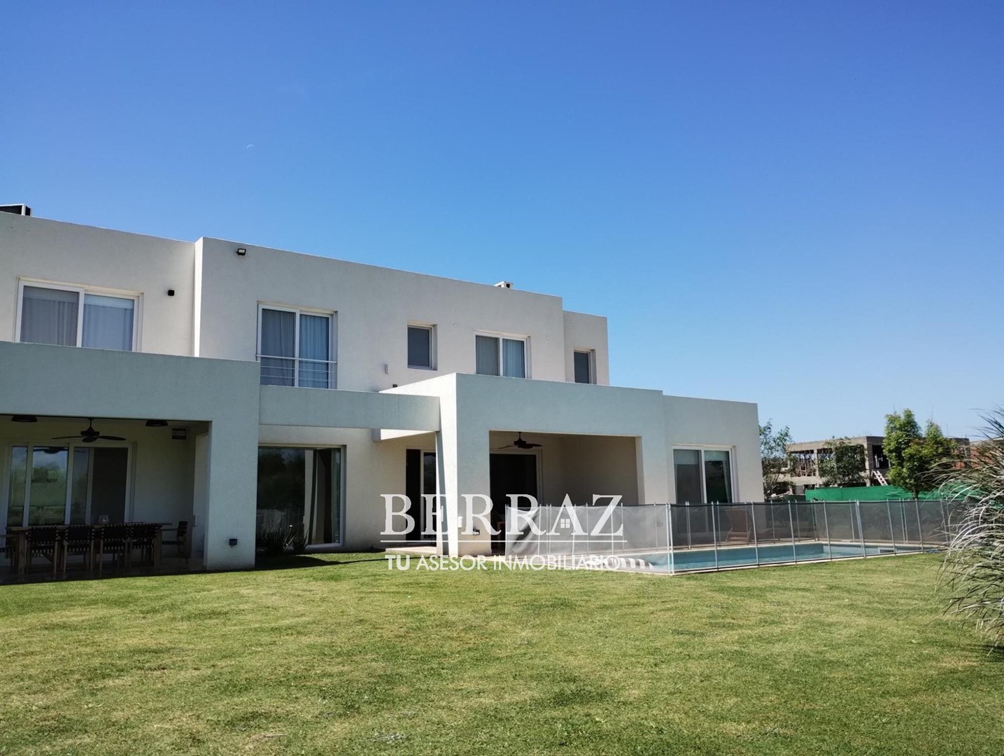 Casa venta 7 ambientes con vista al golf en La Calesa Pilará Pilar lote de 1000 m2
