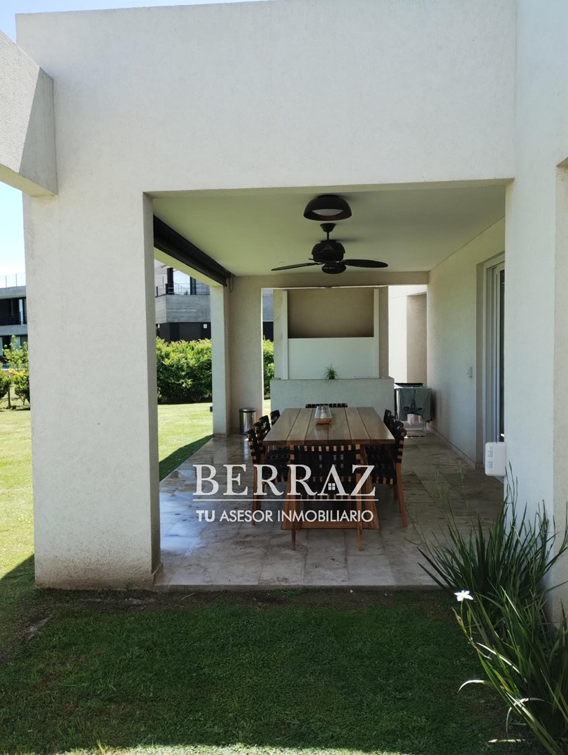 Casa venta 7 ambientes con vista al golf en La Calesa Pilará Pilar lote de 1000 m2