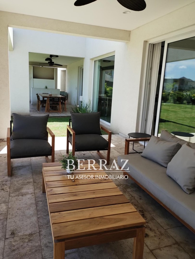 Casa venta 7 ambientes con vista al golf en La Calesa Pilará Pilar lote de 1000 m2