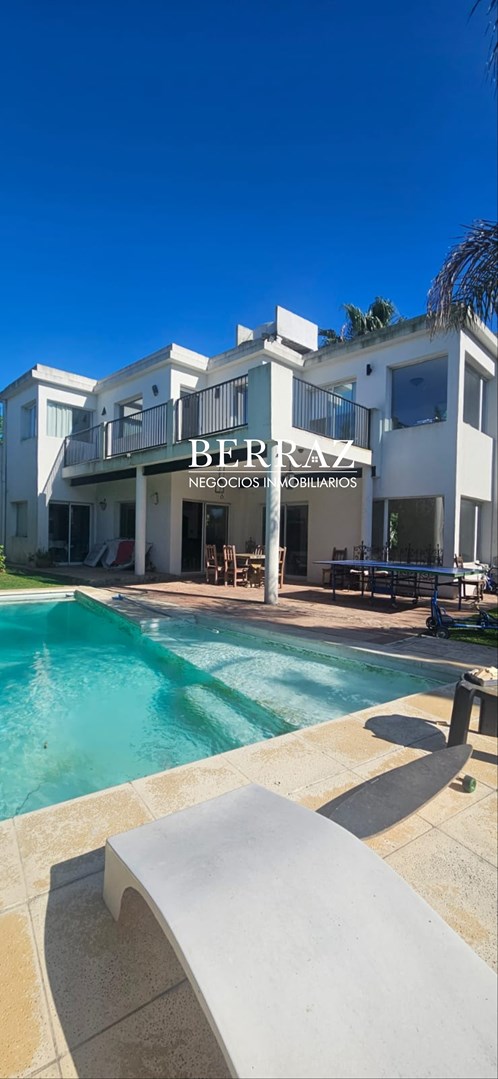 OPORTUNIDAD! Casa venta 7 ambientes Plantas al agua en Santa Barbara Tigre lote de 756,46 m2