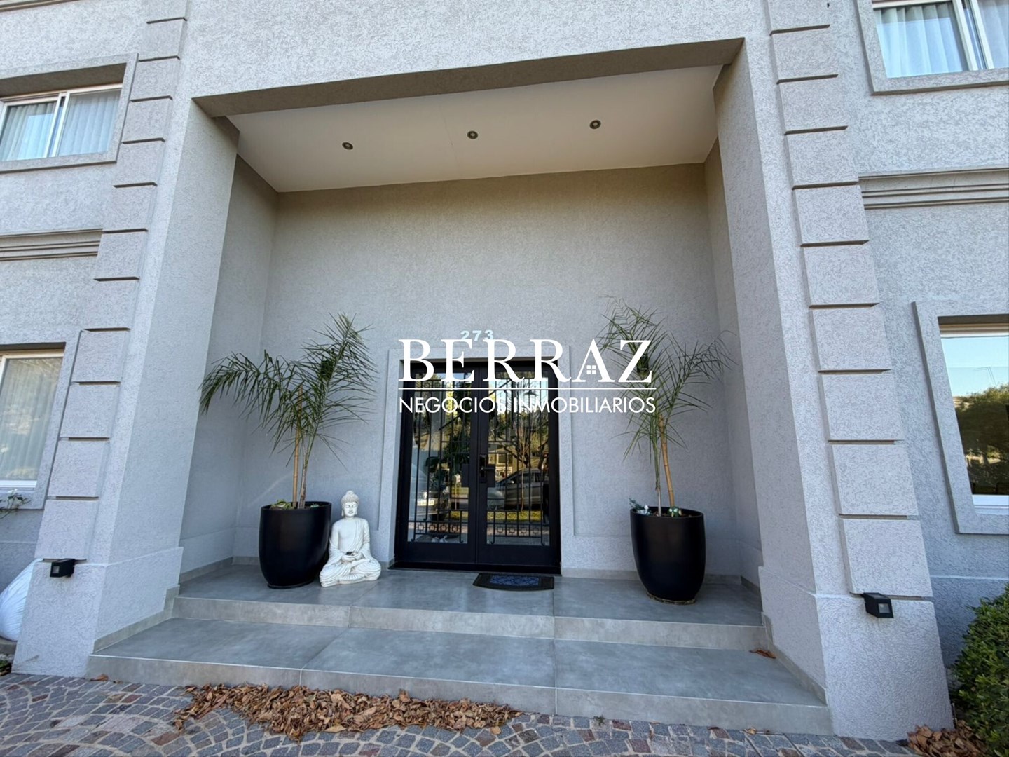 Casa venta 7 ambientes en Santa Guadalupe Pilar del Este 638 m2