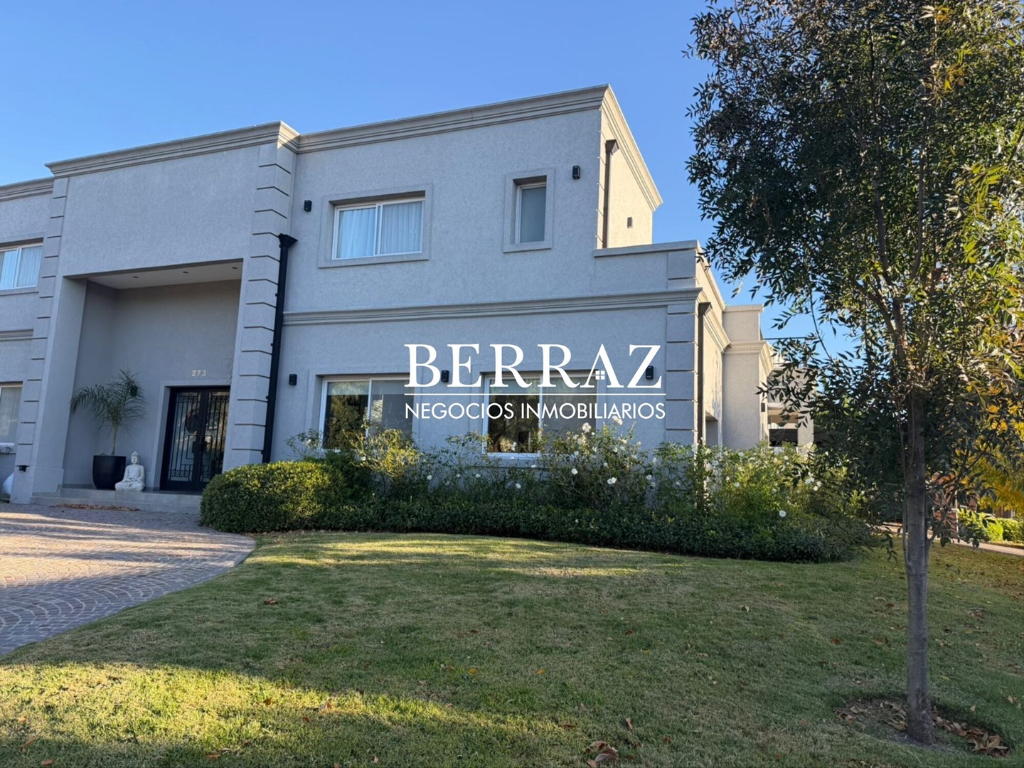 Casa venta 7 ambientes en Santa Guadalupe Pilar del Este 638 m2