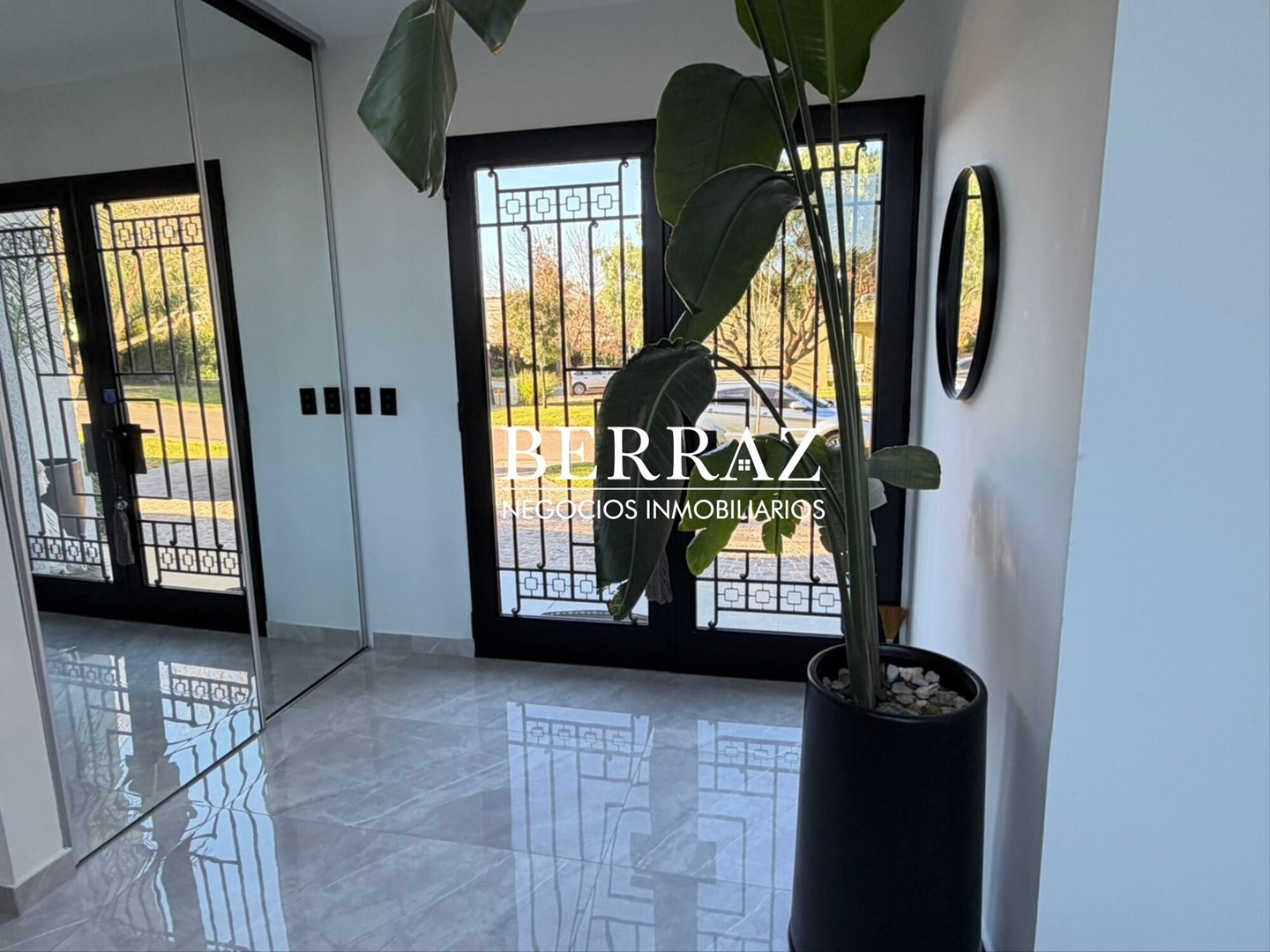 Casa venta 7 ambientes en Santa Guadalupe Pilar del Este 638 m2