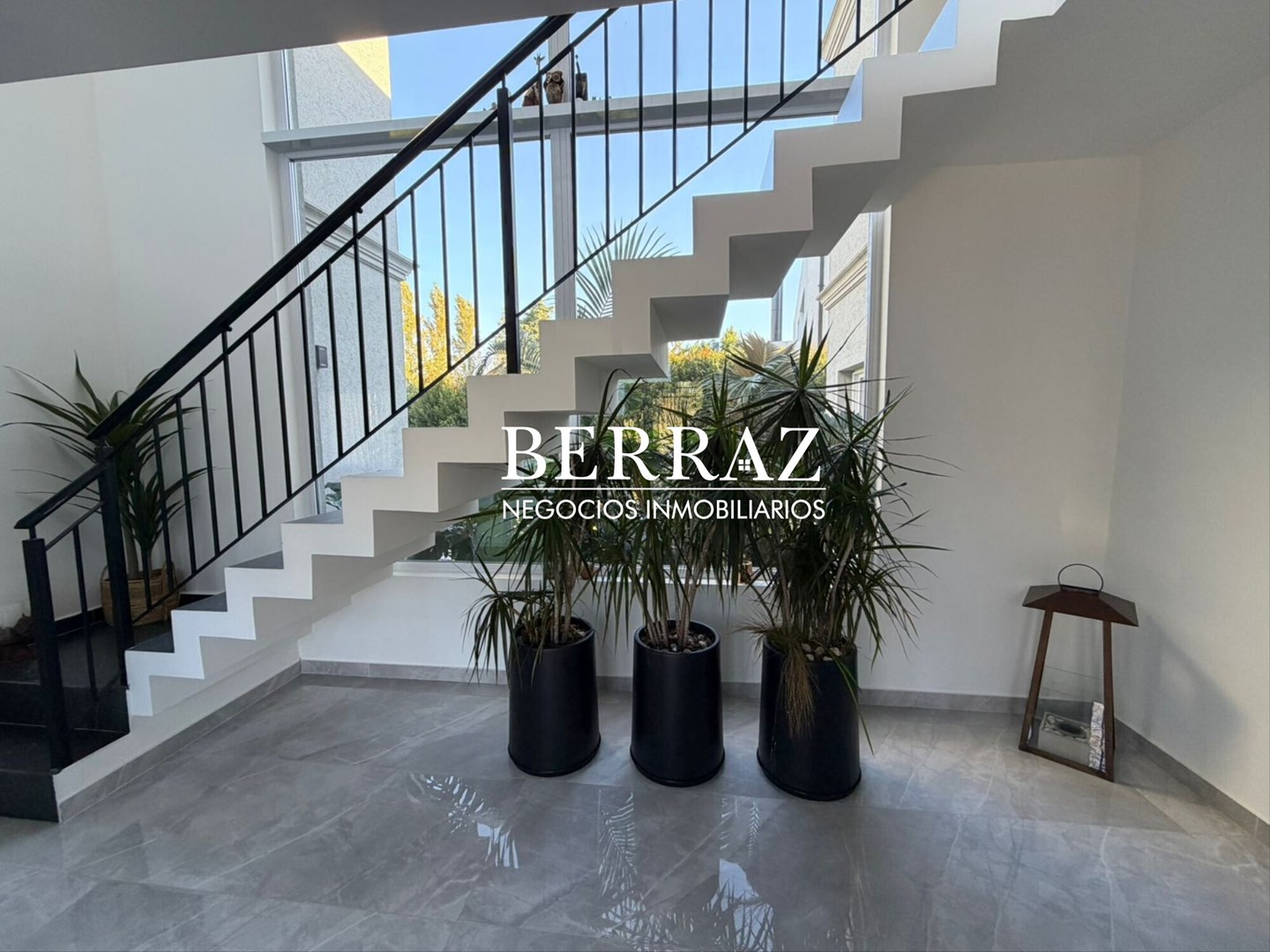 Casa venta 7 ambientes en Santa Guadalupe Pilar del Este 638 m2