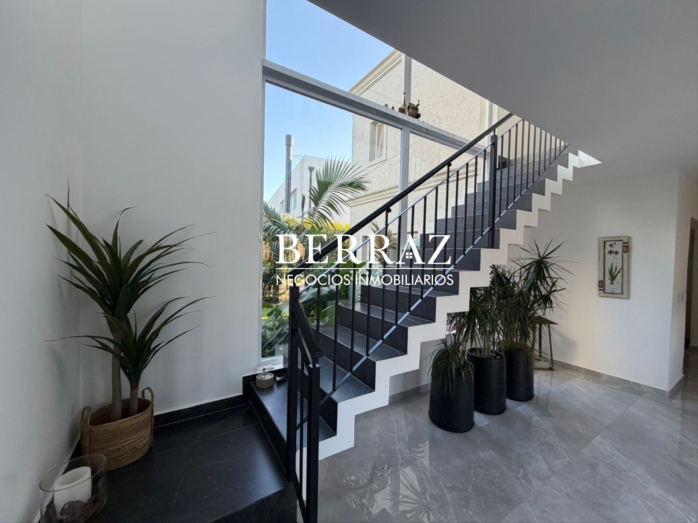 Casa venta 7 ambientes en Santa Guadalupe Pilar del Este 638 m2