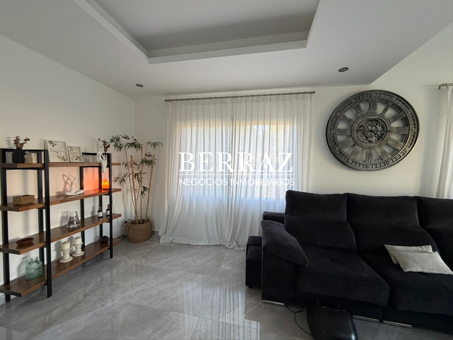 Casa venta 7 ambientes en Santa Guadalupe Pilar del Este 638 m2