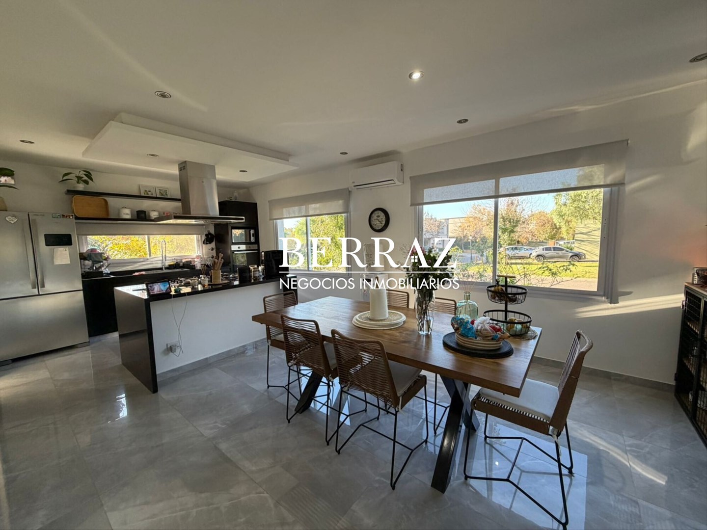 Casa venta 7 ambientes en Santa Guadalupe Pilar del Este 638 m2