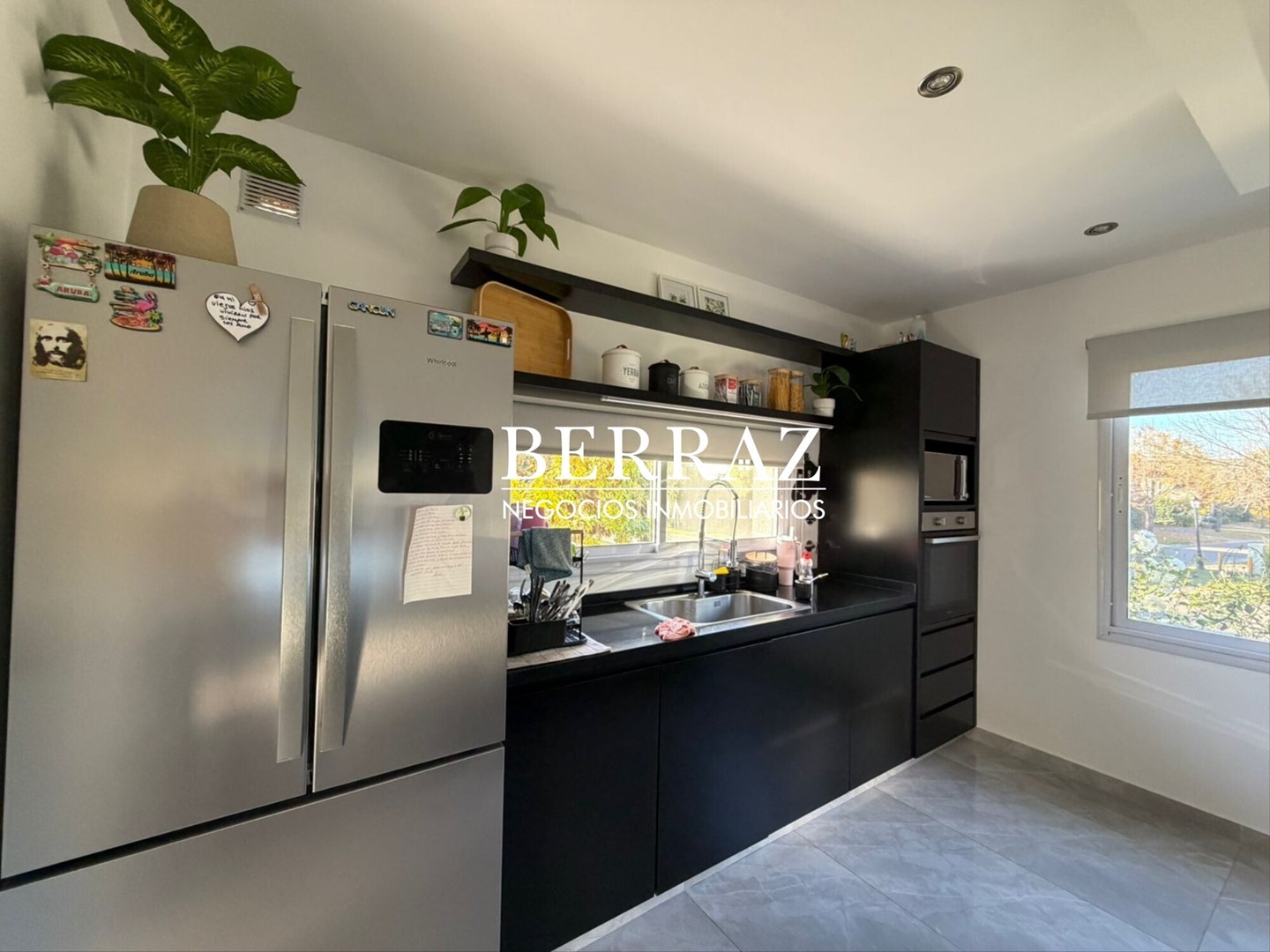 Casa venta 7 ambientes en Santa Guadalupe Pilar del Este 638 m2