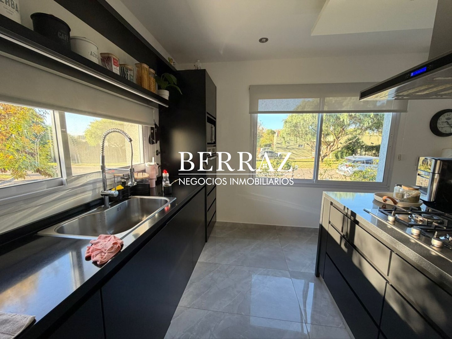 Casa venta 7 ambientes en Santa Guadalupe Pilar del Este 638 m2