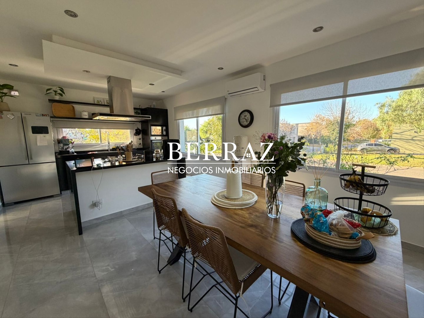 Casa venta 7 ambientes en Santa Guadalupe Pilar del Este 638 m2