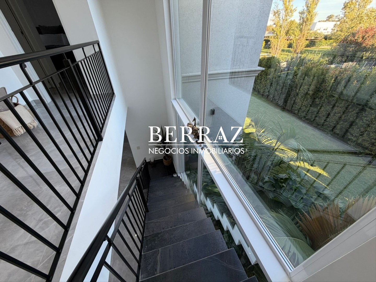 Casa venta 7 ambientes en Santa Guadalupe Pilar del Este 638 m2