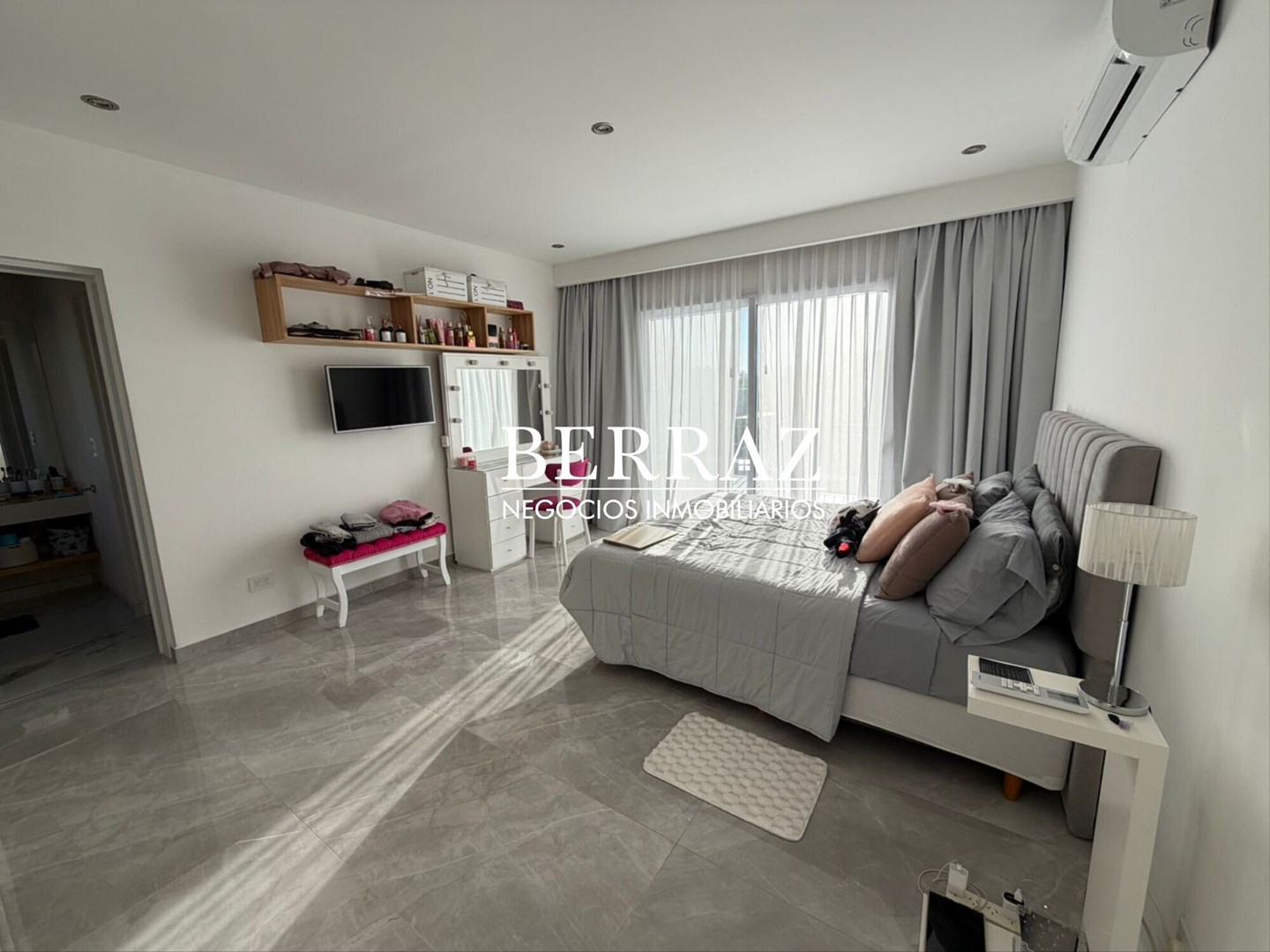 Casa venta 7 ambientes en Santa Guadalupe Pilar del Este 638 m2