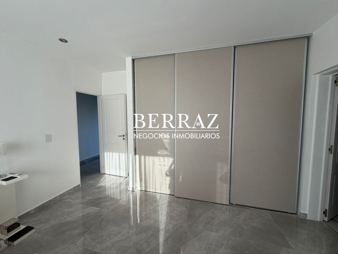 Casa venta 7 ambientes en Santa Guadalupe Pilar del Este 638 m2