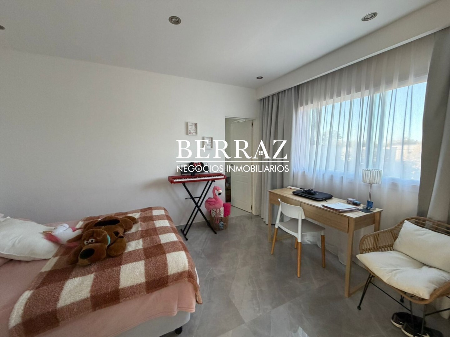 Casa venta 7 ambientes en Santa Guadalupe Pilar del Este 638 m2