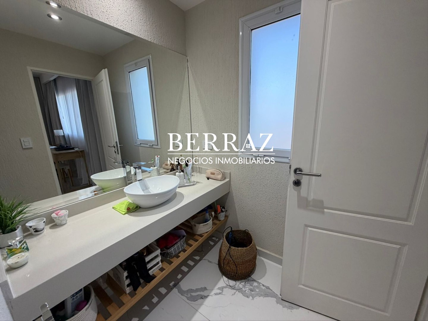 Casa venta 7 ambientes en Santa Guadalupe Pilar del Este 638 m2