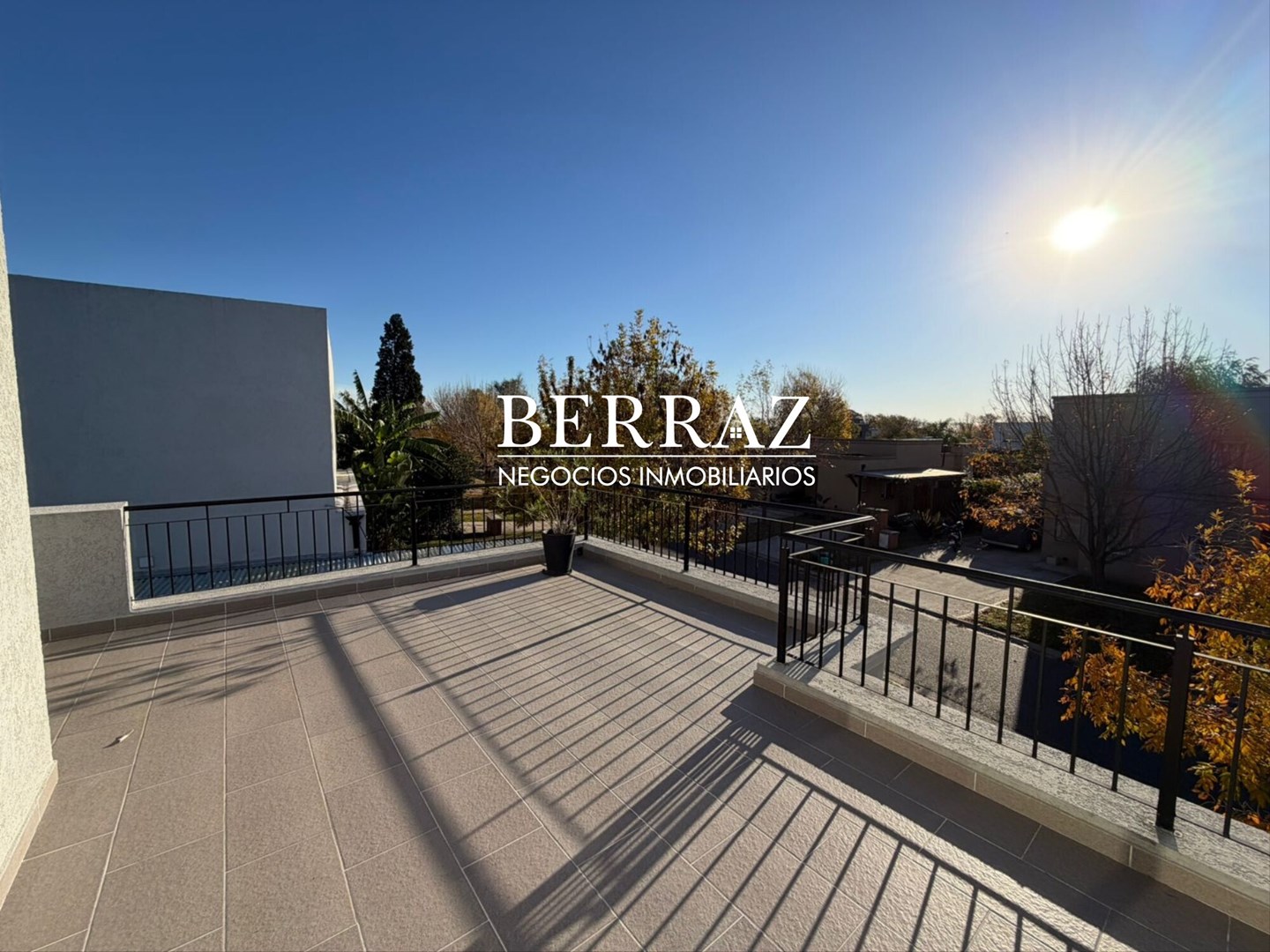 Casa venta 7 ambientes en Santa Guadalupe Pilar del Este 638 m2
