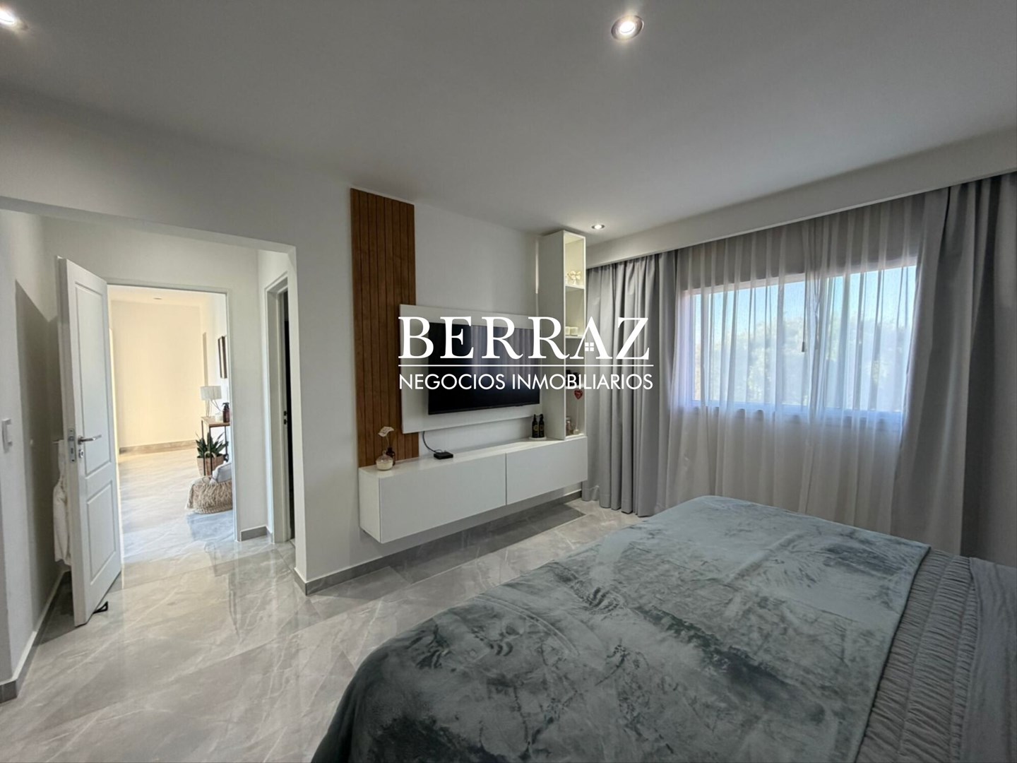 Casa venta 7 ambientes en Santa Guadalupe Pilar del Este 638 m2