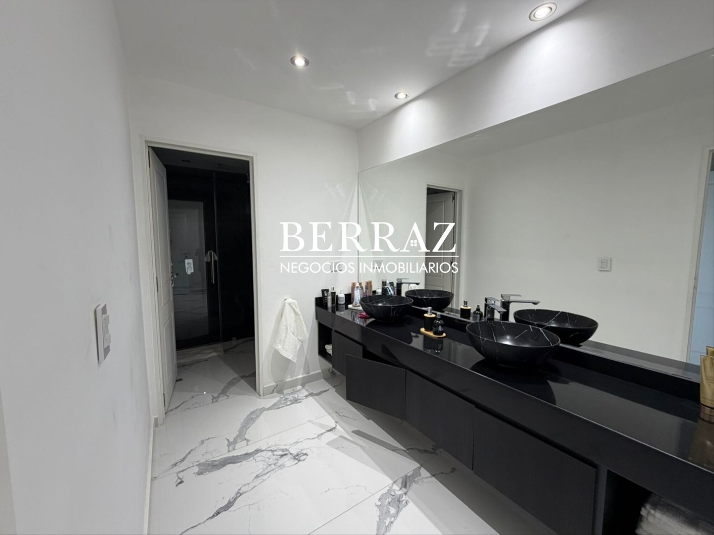 Casa venta 7 ambientes en Santa Guadalupe Pilar del Este 638 m2