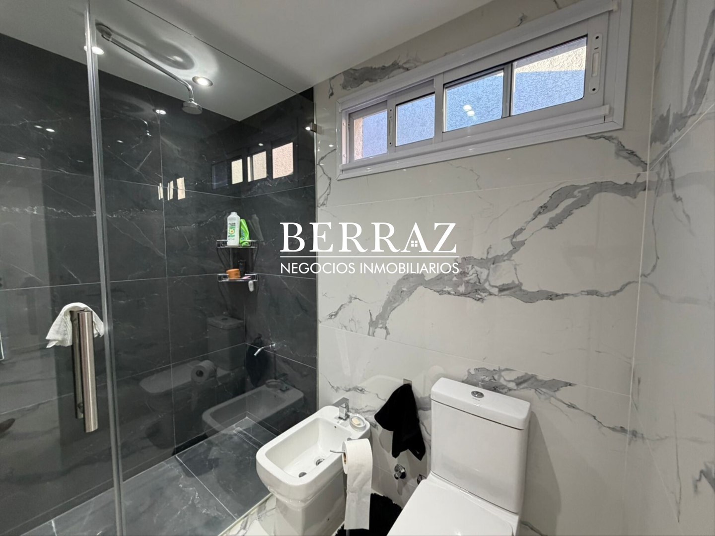 Casa venta 7 ambientes en Santa Guadalupe Pilar del Este 638 m2