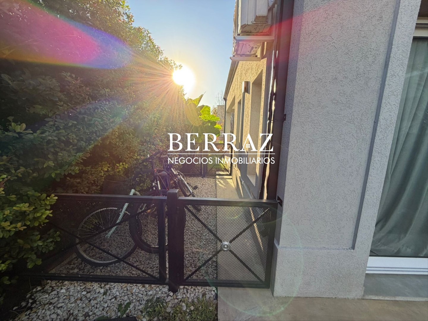 Casa venta 7 ambientes en Santa Guadalupe Pilar del Este 638 m2