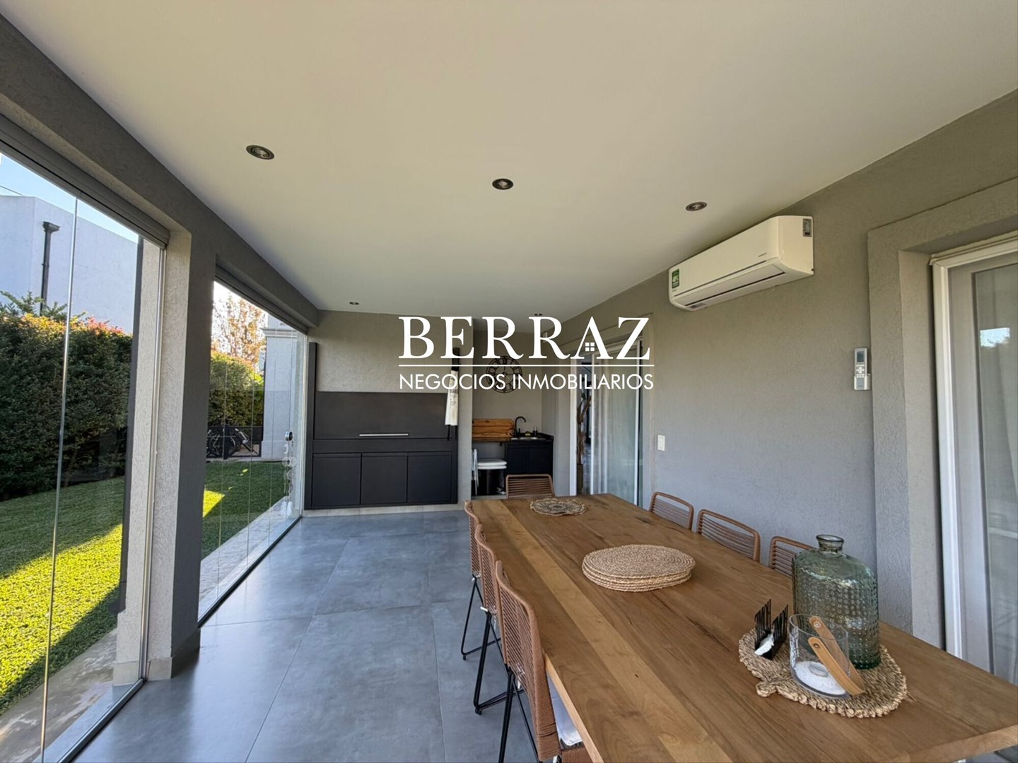 Casa venta 7 ambientes en Santa Guadalupe Pilar del Este 638 m2