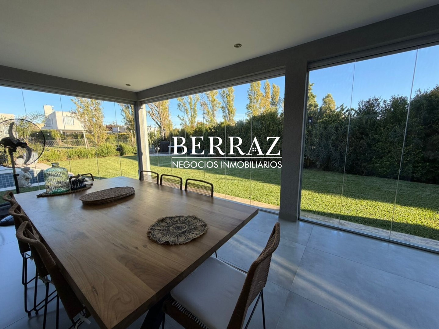 Casa venta 7 ambientes en Santa Guadalupe Pilar del Este 638 m2