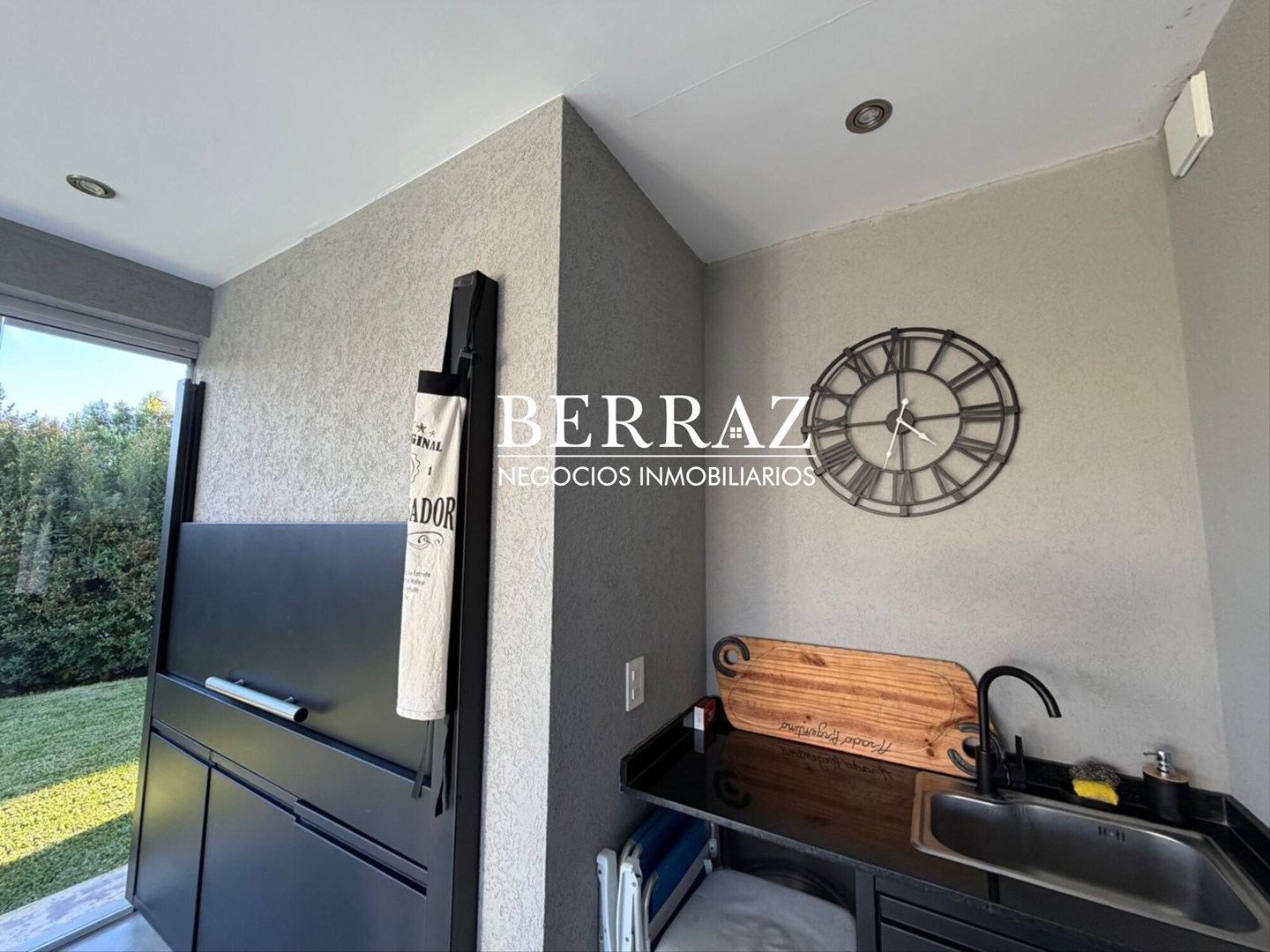Casa venta 7 ambientes en Santa Guadalupe Pilar del Este 638 m2