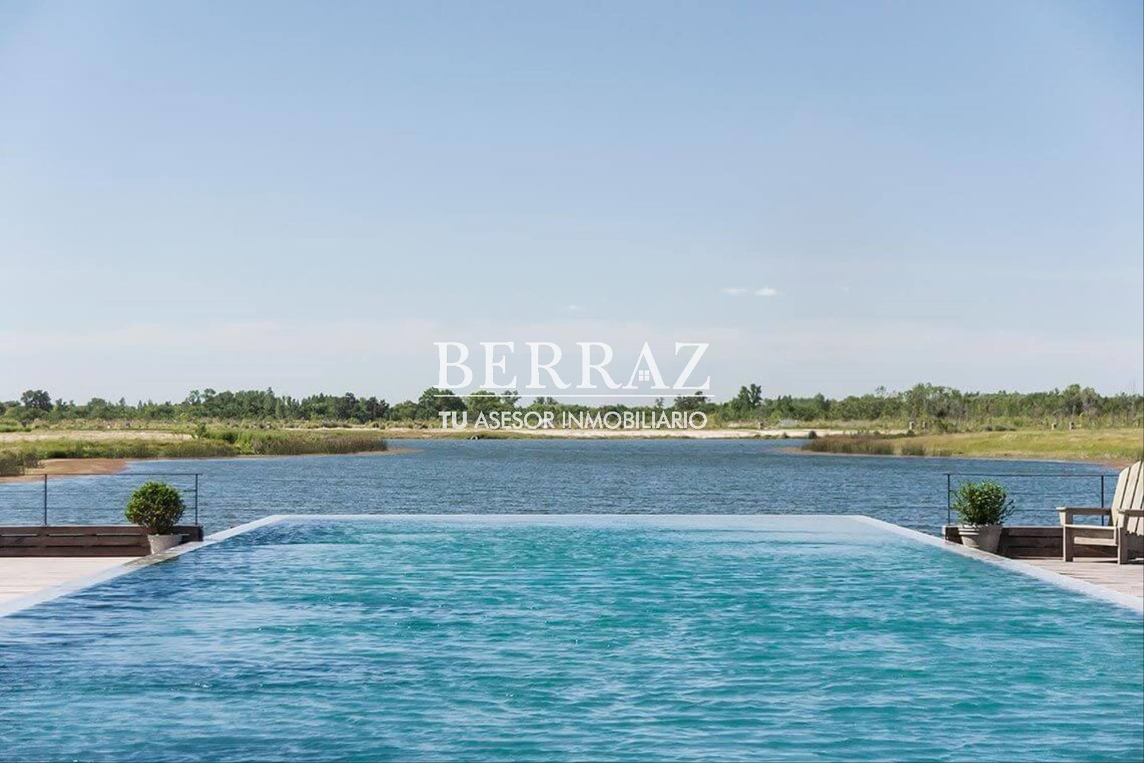 OPORTUNIDAD! Lote venta de 782 m2 al agua en El Naudir Escobar