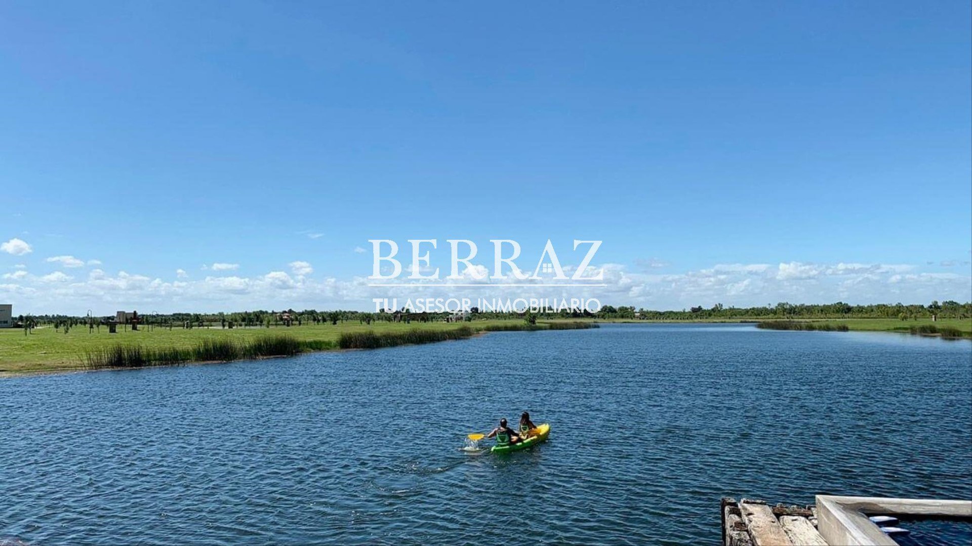 OPORTUNIDAD! Lote venta de 782 m2 al agua en El Naudir Escobar