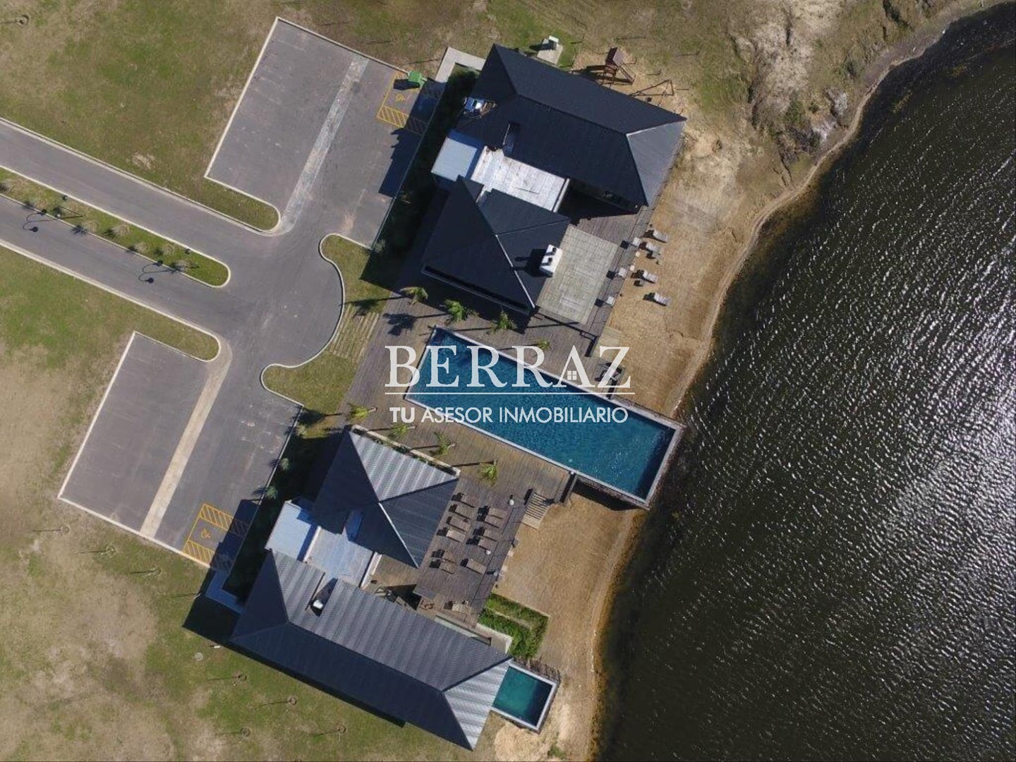 OPORTUNIDAD! Lote venta de 782 m2 al agua en El Naudir Escobar