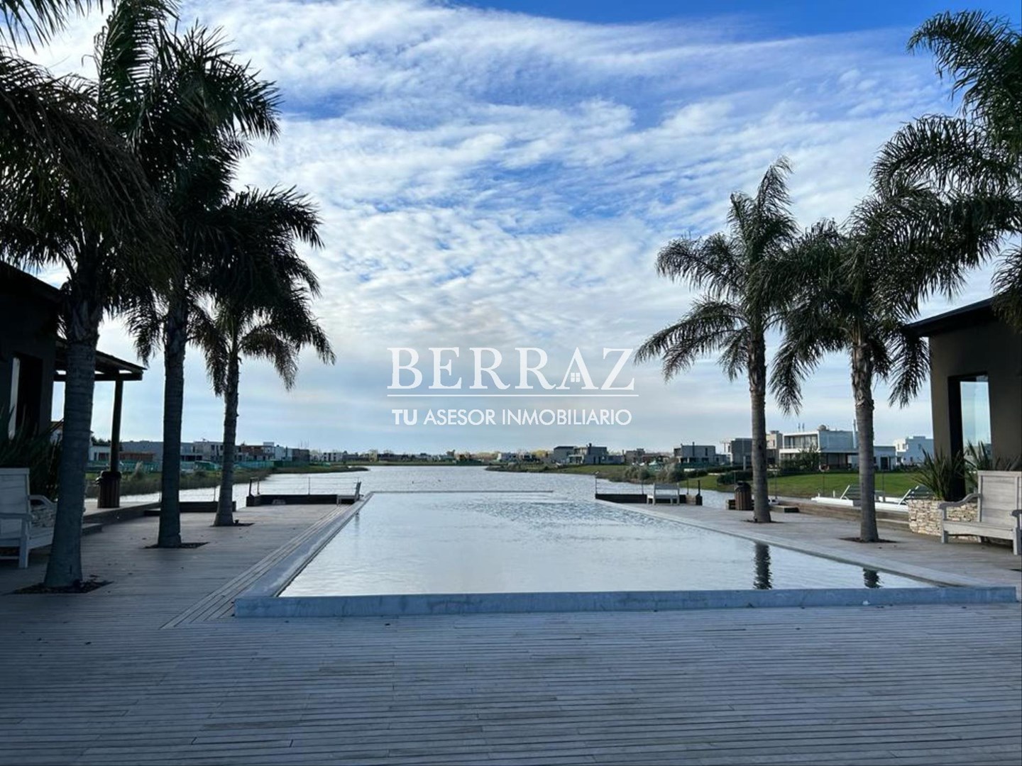 OPORTUNIDAD! Lote venta de 782 m2 al agua en El Naudir Escobar