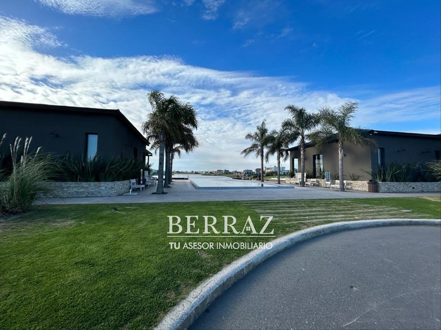 OPORTUNIDAD! Lote venta de 782 m2 al agua en El Naudir Escobar