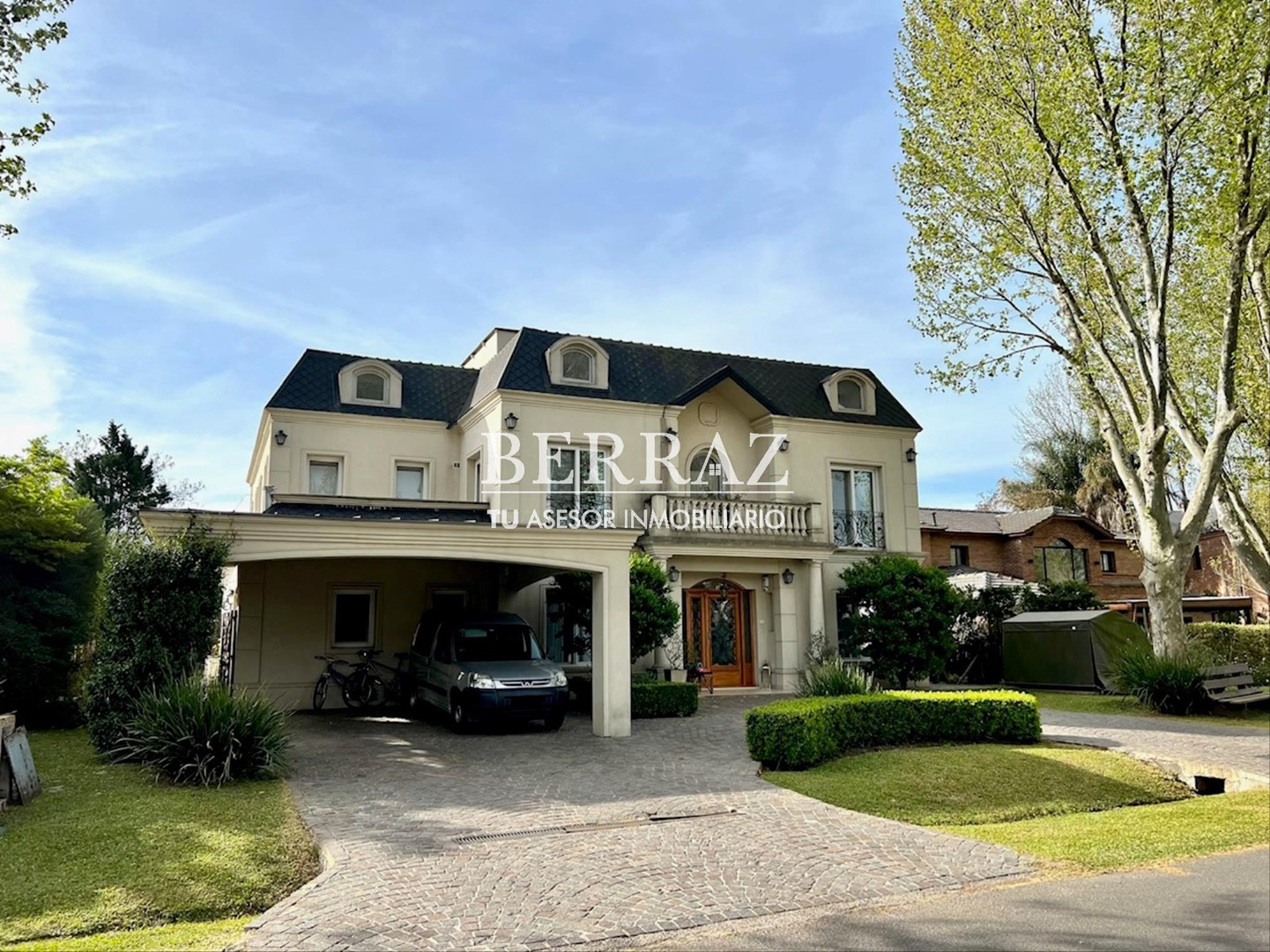 Casa Venta 8 ambientes en Ayres de Pilar lote de 1070 m2