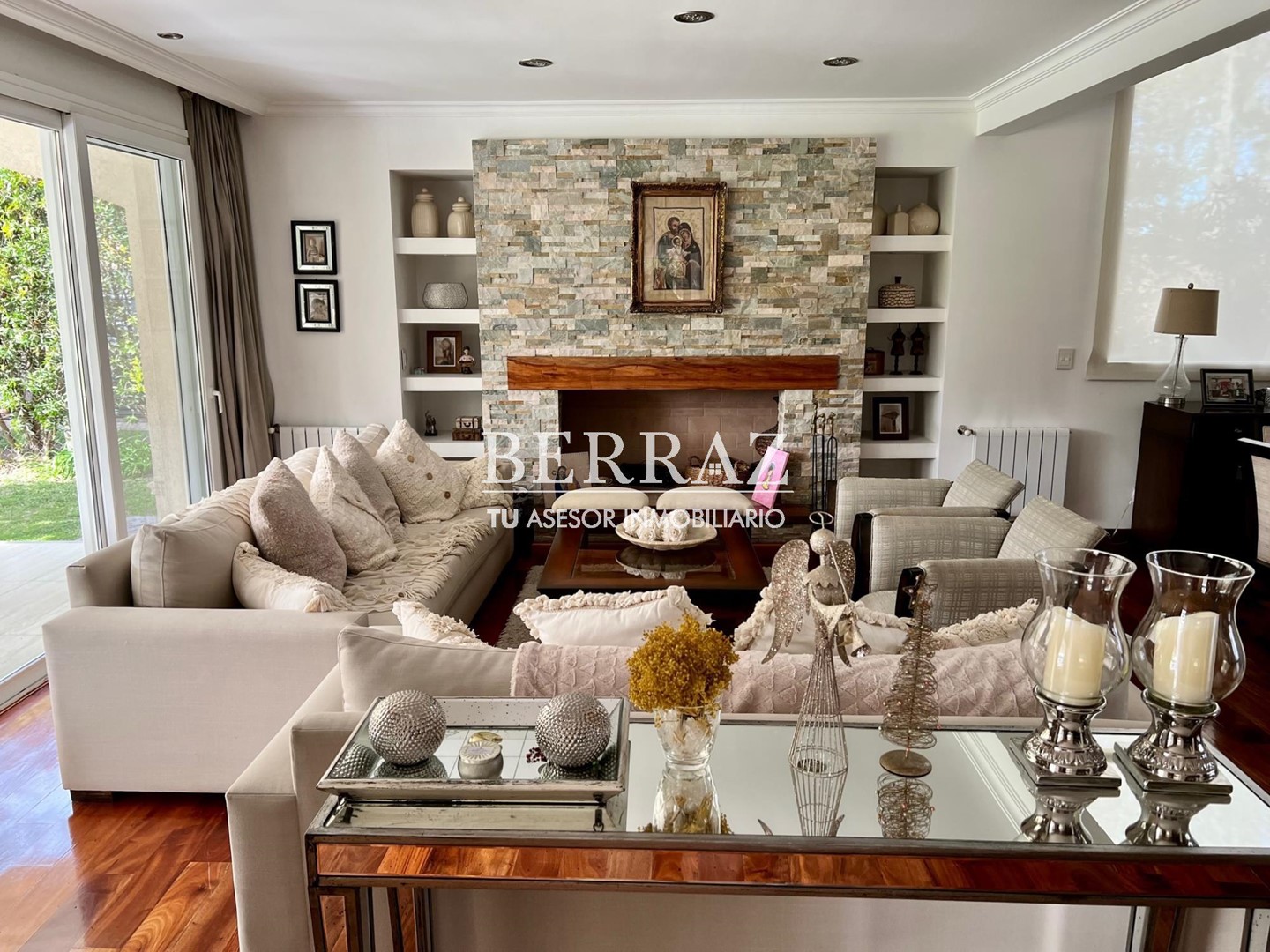 Casa Venta 8 ambientes en Ayres de Pilar lote de 1070 m2