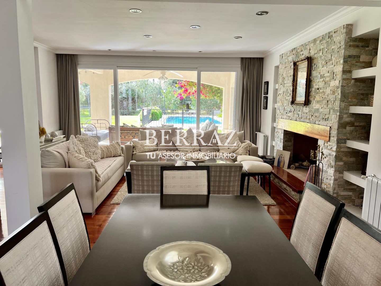 Casa Venta 8 ambientes en Ayres de Pilar lote de 1070 m2