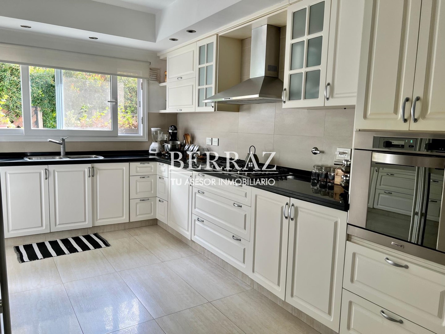 Casa Venta 8 ambientes en Ayres de Pilar lote de 1070 m2