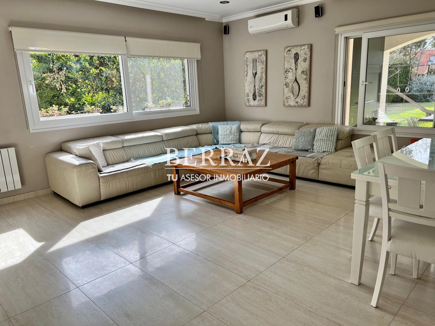 Casa Venta 8 ambientes en Ayres de Pilar lote de 1070 m2