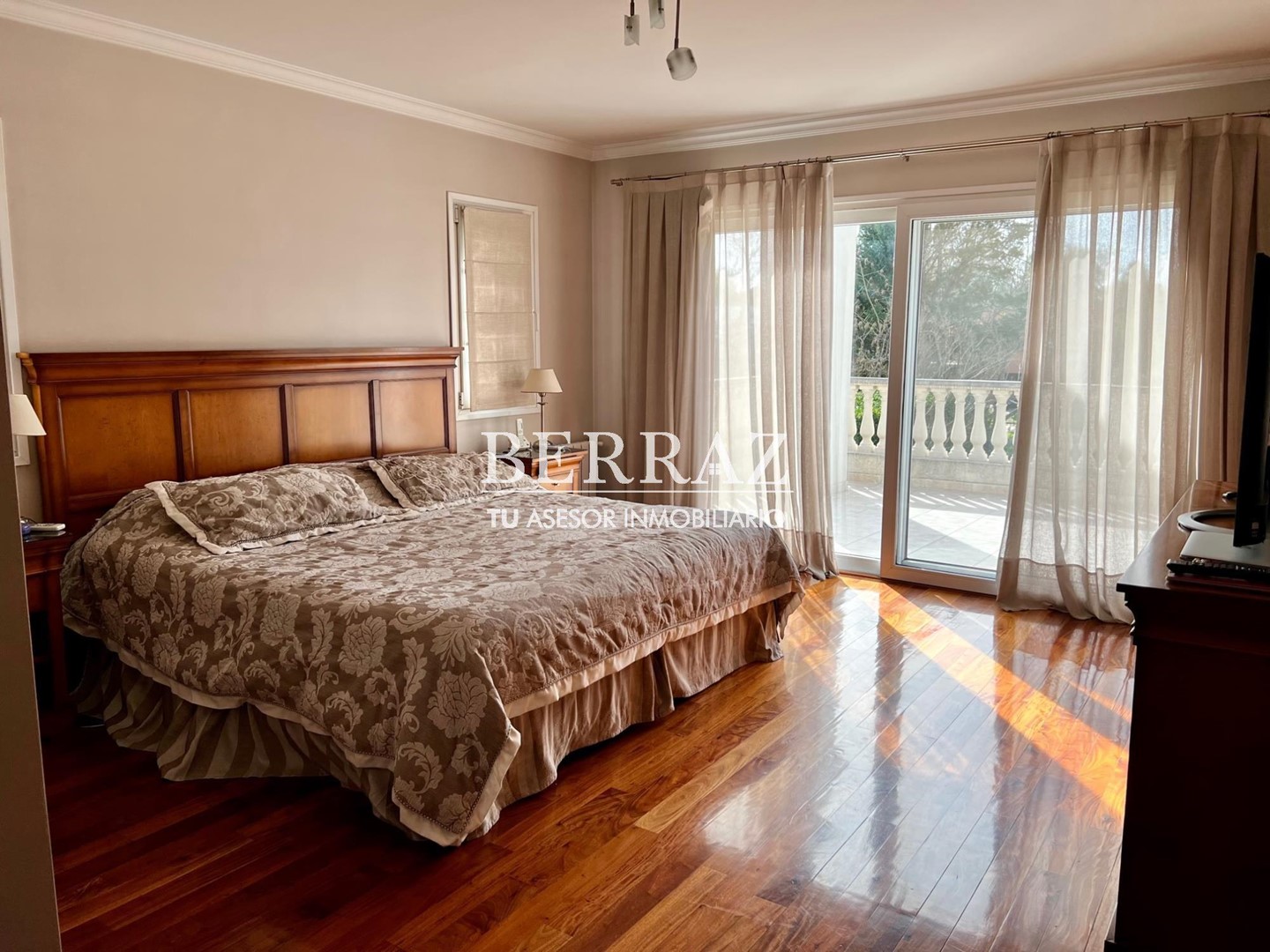 Casa Venta 8 ambientes en Ayres de Pilar lote de 1070 m2