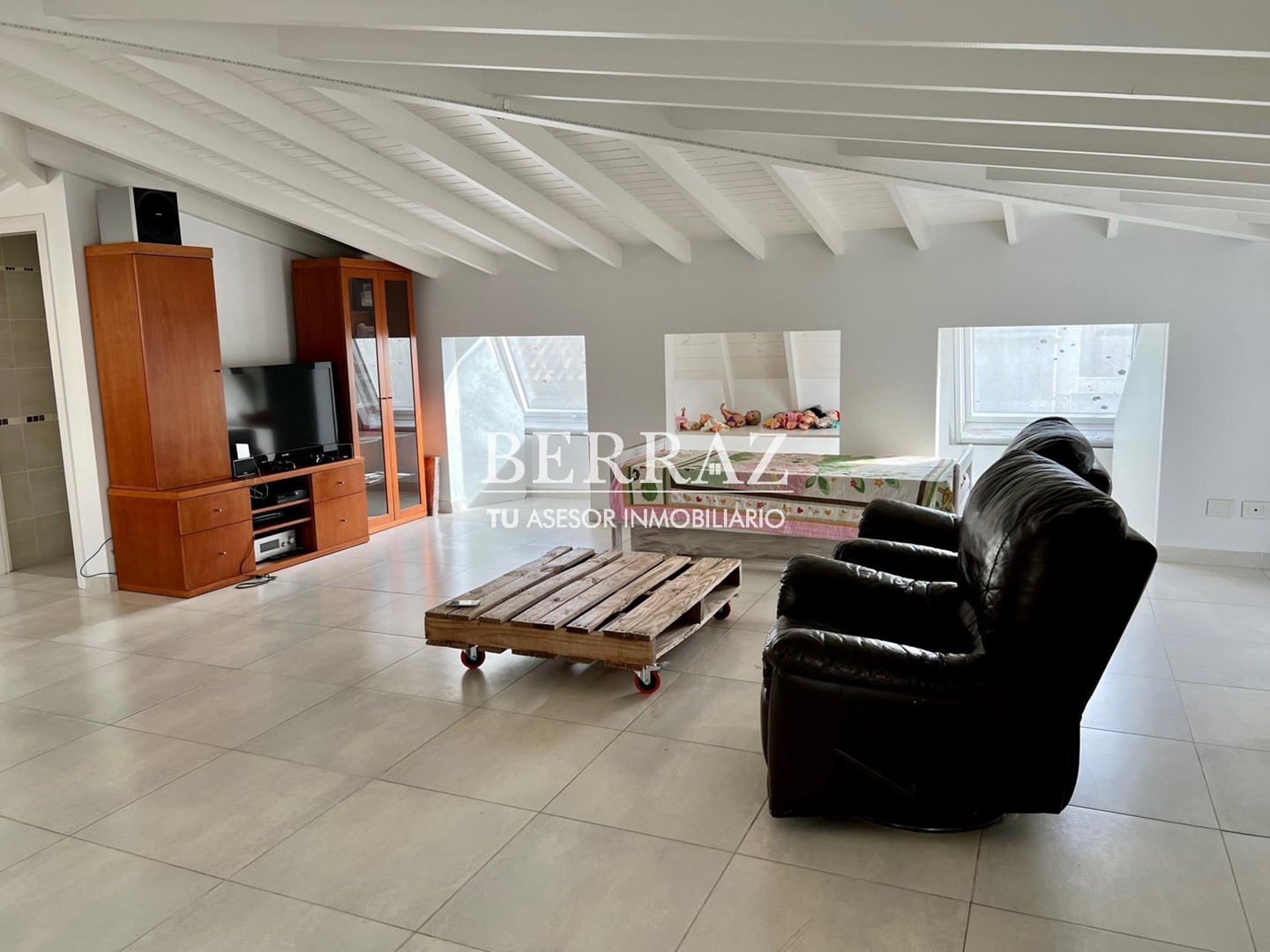 Casa Venta 8 ambientes en Ayres de Pilar lote de 1070 m2