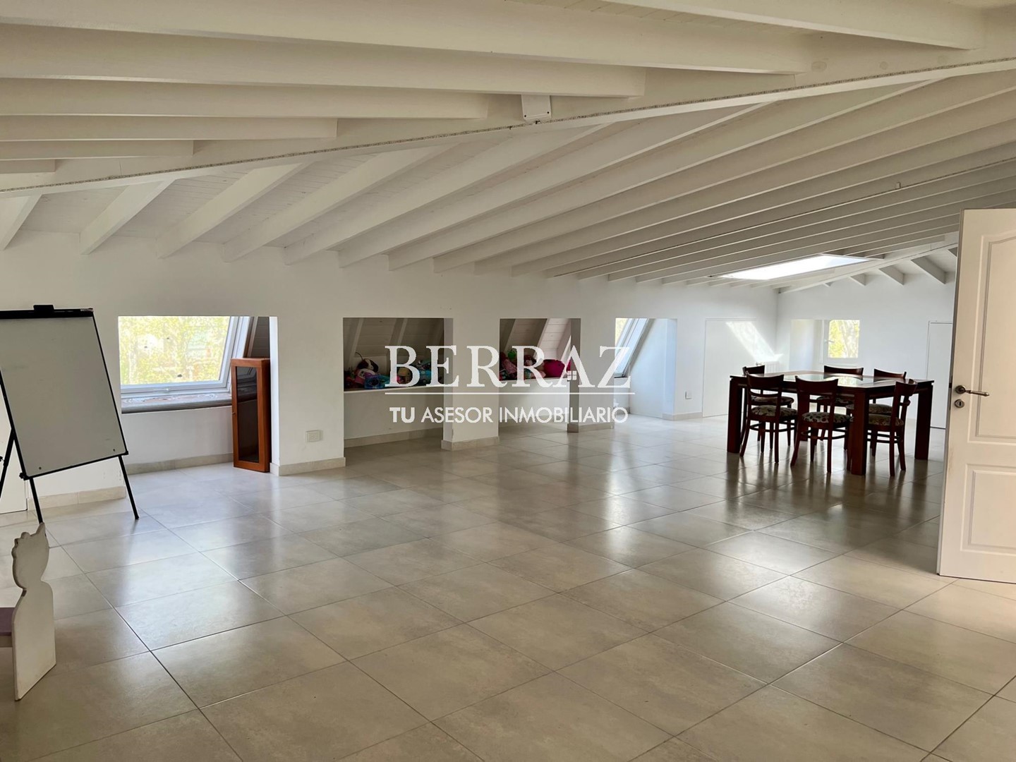 Casa Venta 8 ambientes en Ayres de Pilar lote de 1070 m2