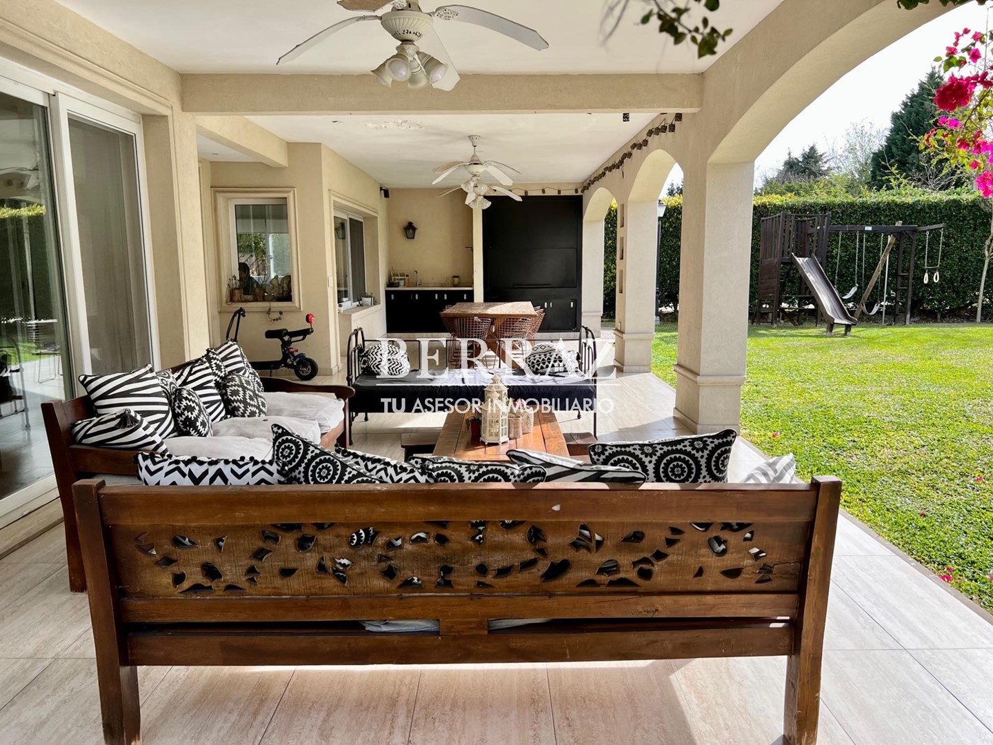 Casa Venta 8 ambientes en Ayres de Pilar lote de 1070 m2