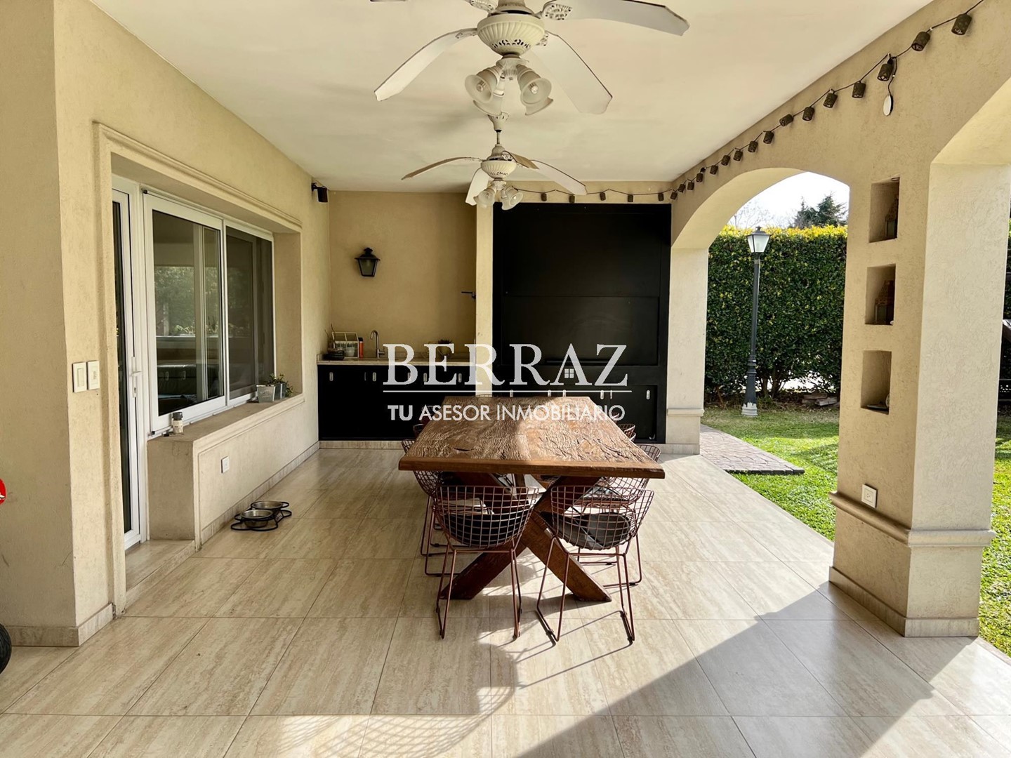 Casa Venta 8 ambientes en Ayres de Pilar lote de 1070 m2